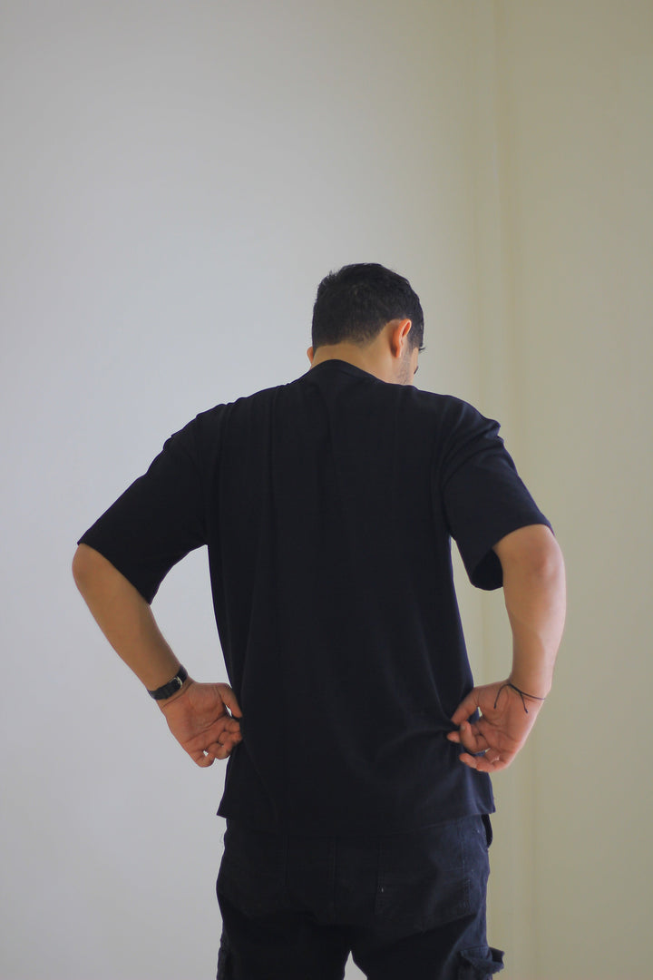 "BOLD BLACK" Oversize T-shirt.