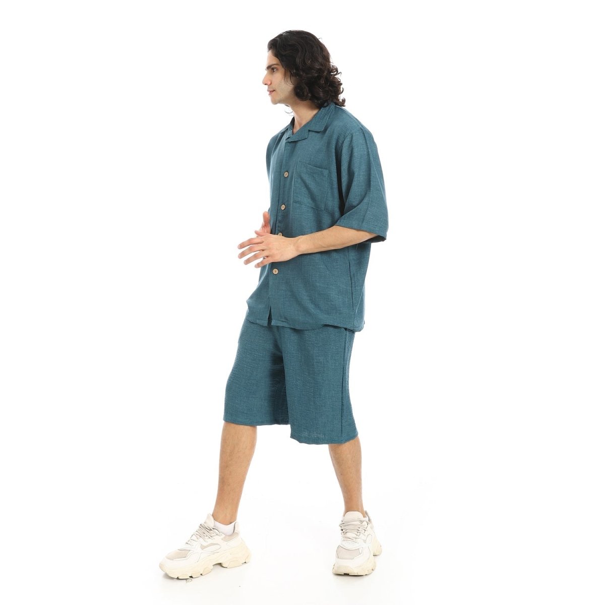 طقم قميص وشورت رجالي عصري بأزرار للإغلاق