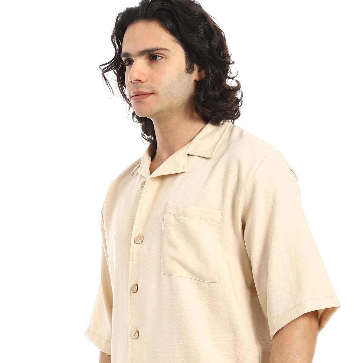 طقم قميص وشورت رجالي عصري بأزرار للإغلاق